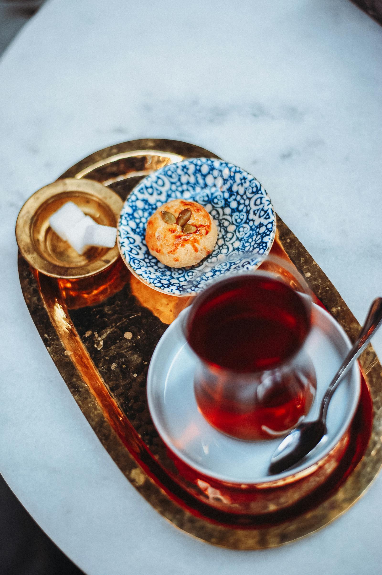 Persian saffron tea — chai-e zaferani